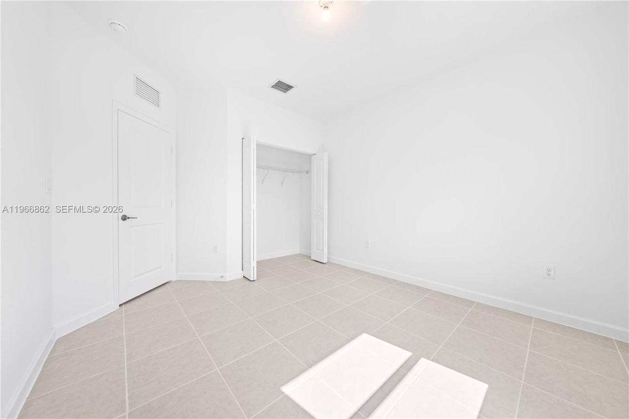 2442 Se 30th St #2442 - Photo 6 of 9