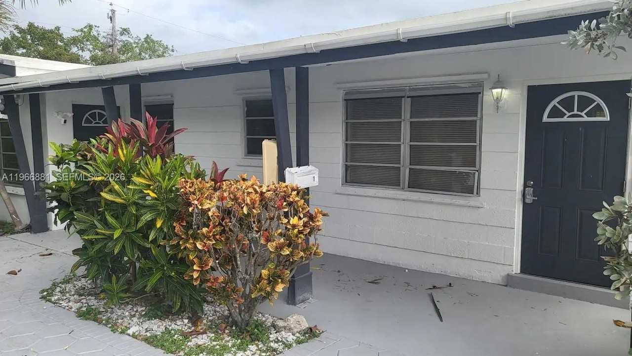 821 Ne 6th St #1 - Photo 2 of 13