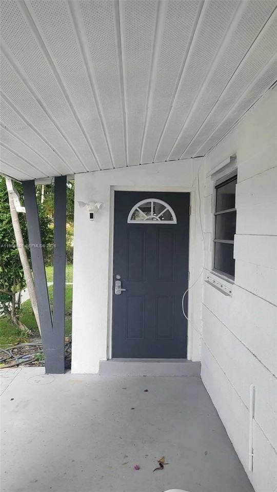 821 Ne 6th St #1 - Photo 3 of 13