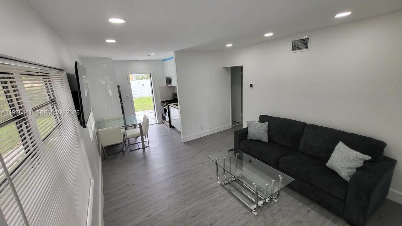 821 Ne 6th St #1 - Photo 5 of 13