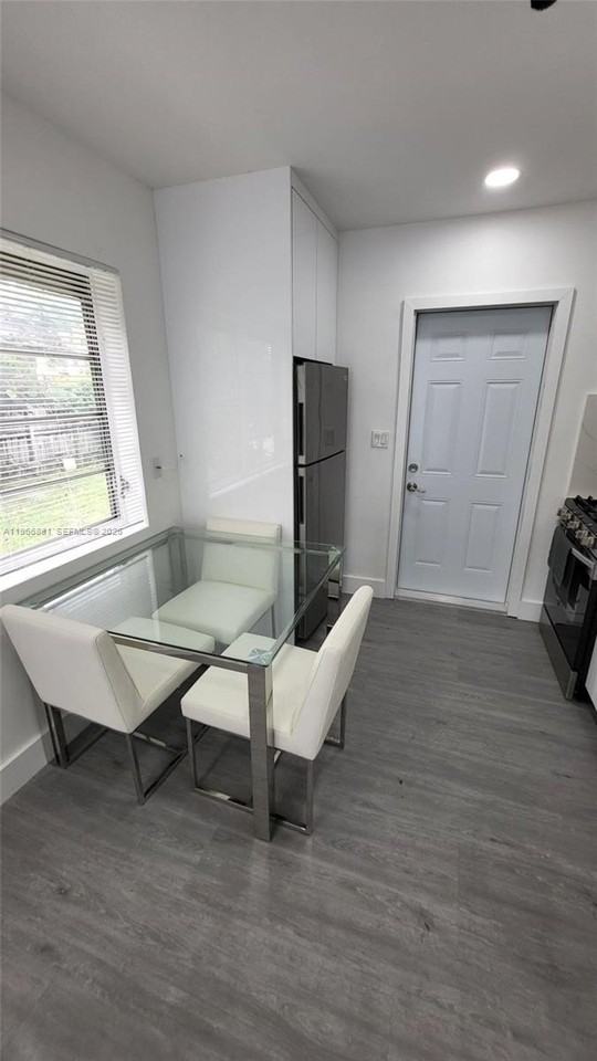 821 Ne 6th St #1 - Photo 6 of 13