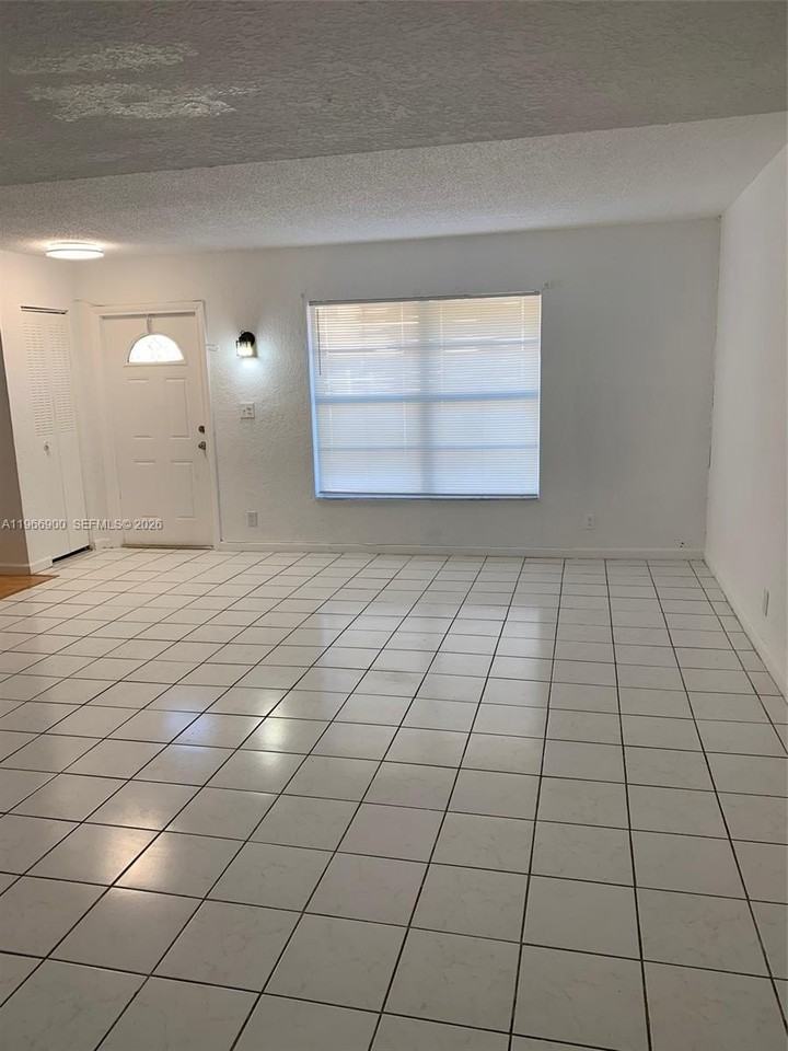 6520 Sw 41st St #6520 - Photo 2 of 19