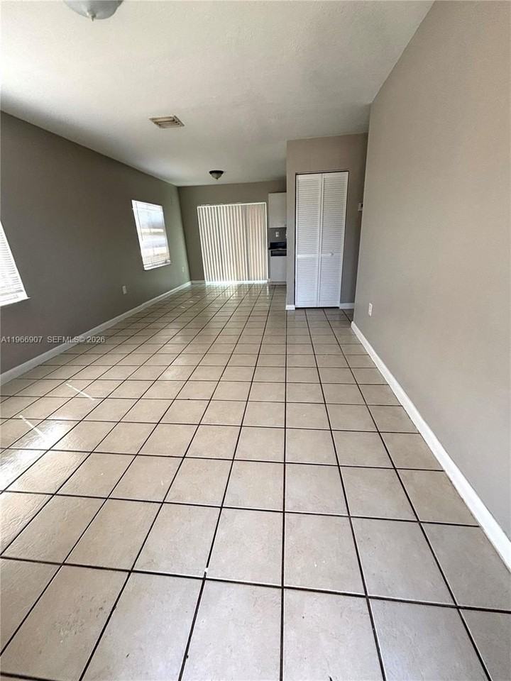 1205 Nw 7th Ave - Photo 3 of 13