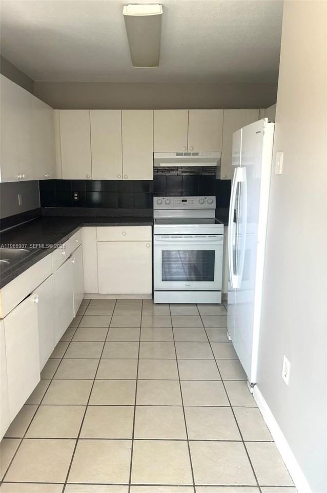 1205 Nw 7th Ave - Photo 4 of 13