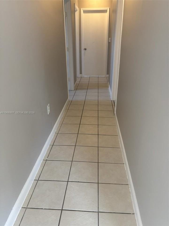 1205 Nw 7th Ave - Photo 5 of 13