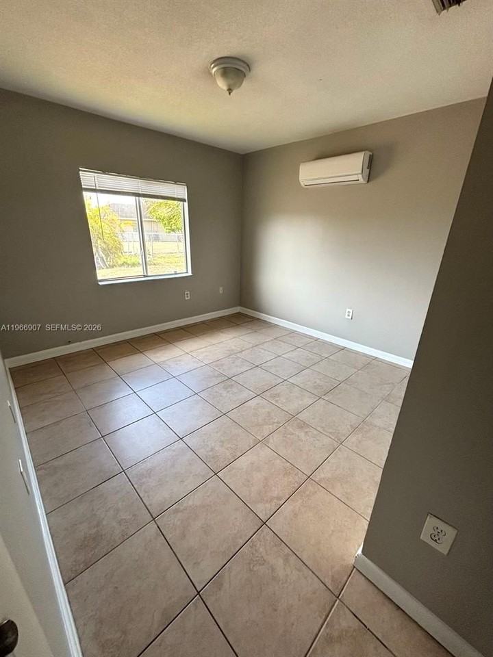 1205 Nw 7th Ave - Photo 6 of 13