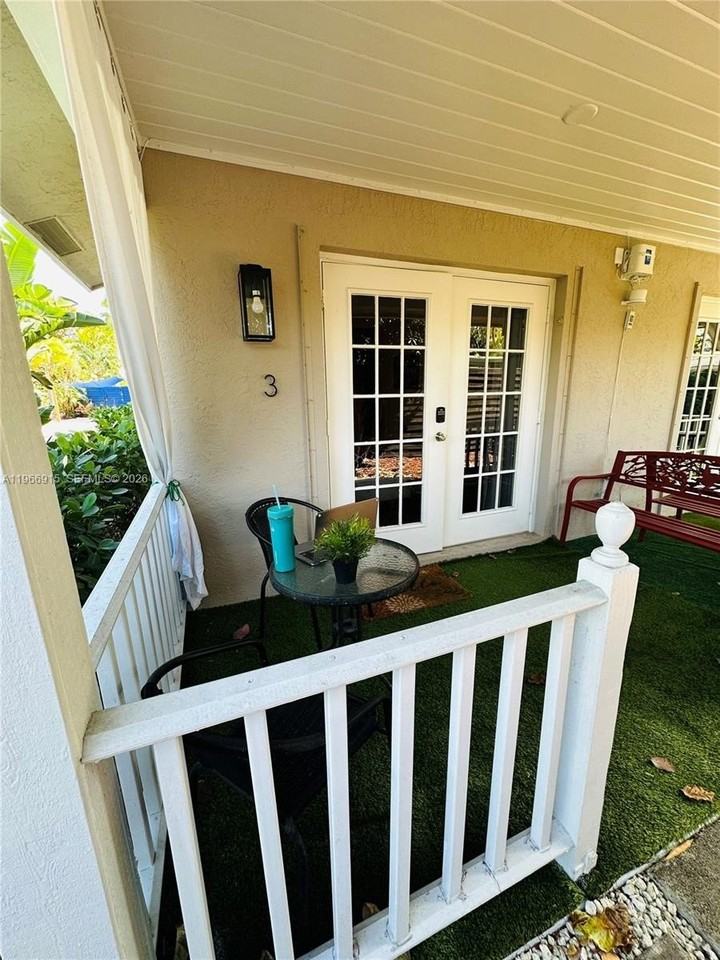 415 32nd St #3 - Photo 2 of 15