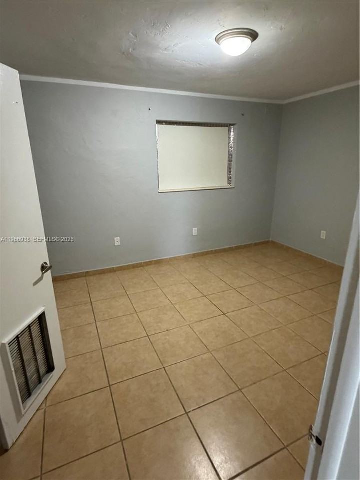 4550 Sw 67th Ave #23 - Photo 7 of 10