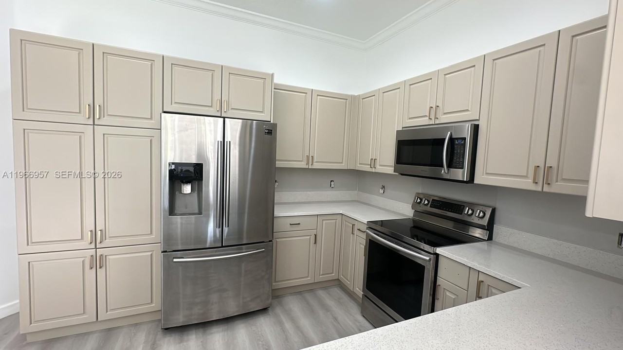 2704 Treasure Cove Cir - Photo 3 of 12