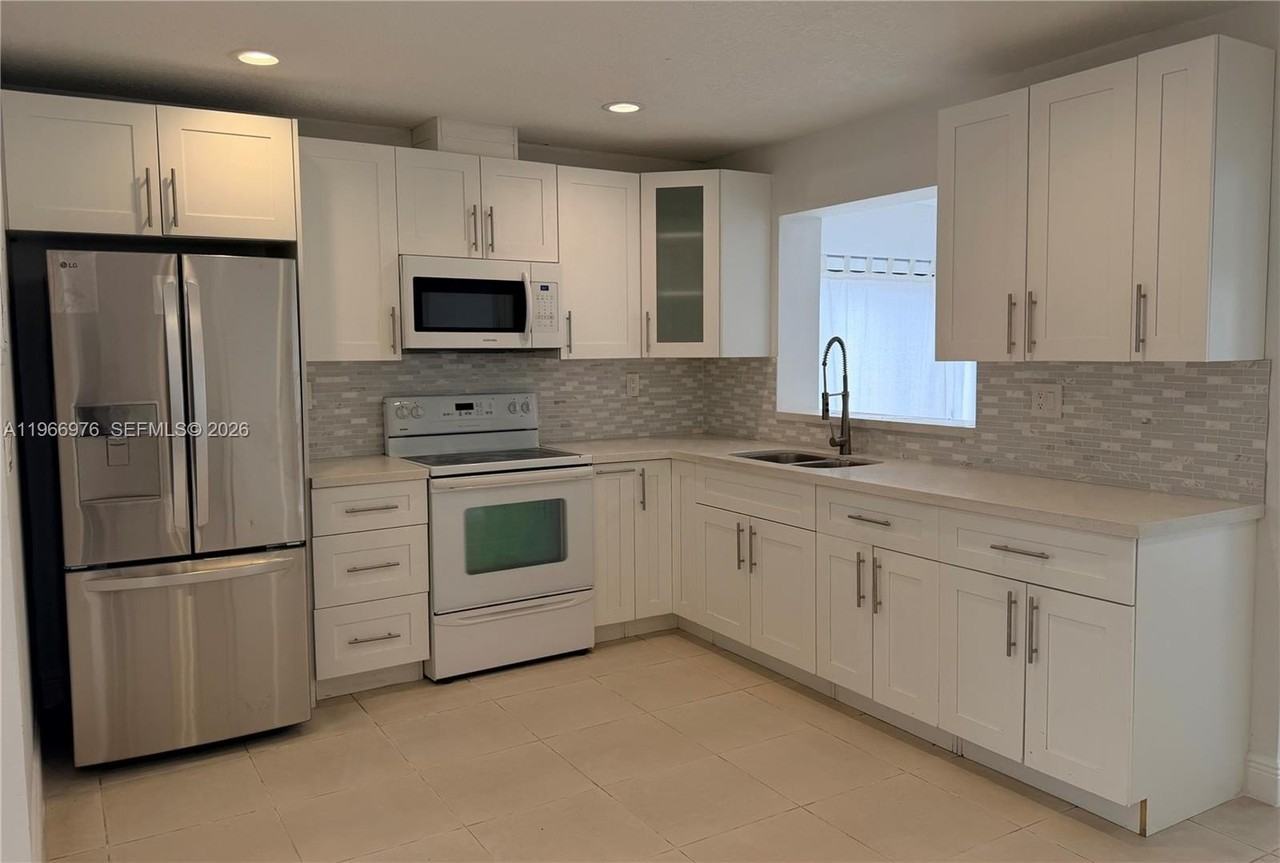 426 Nw 134th Ct - Photo 2 of 20