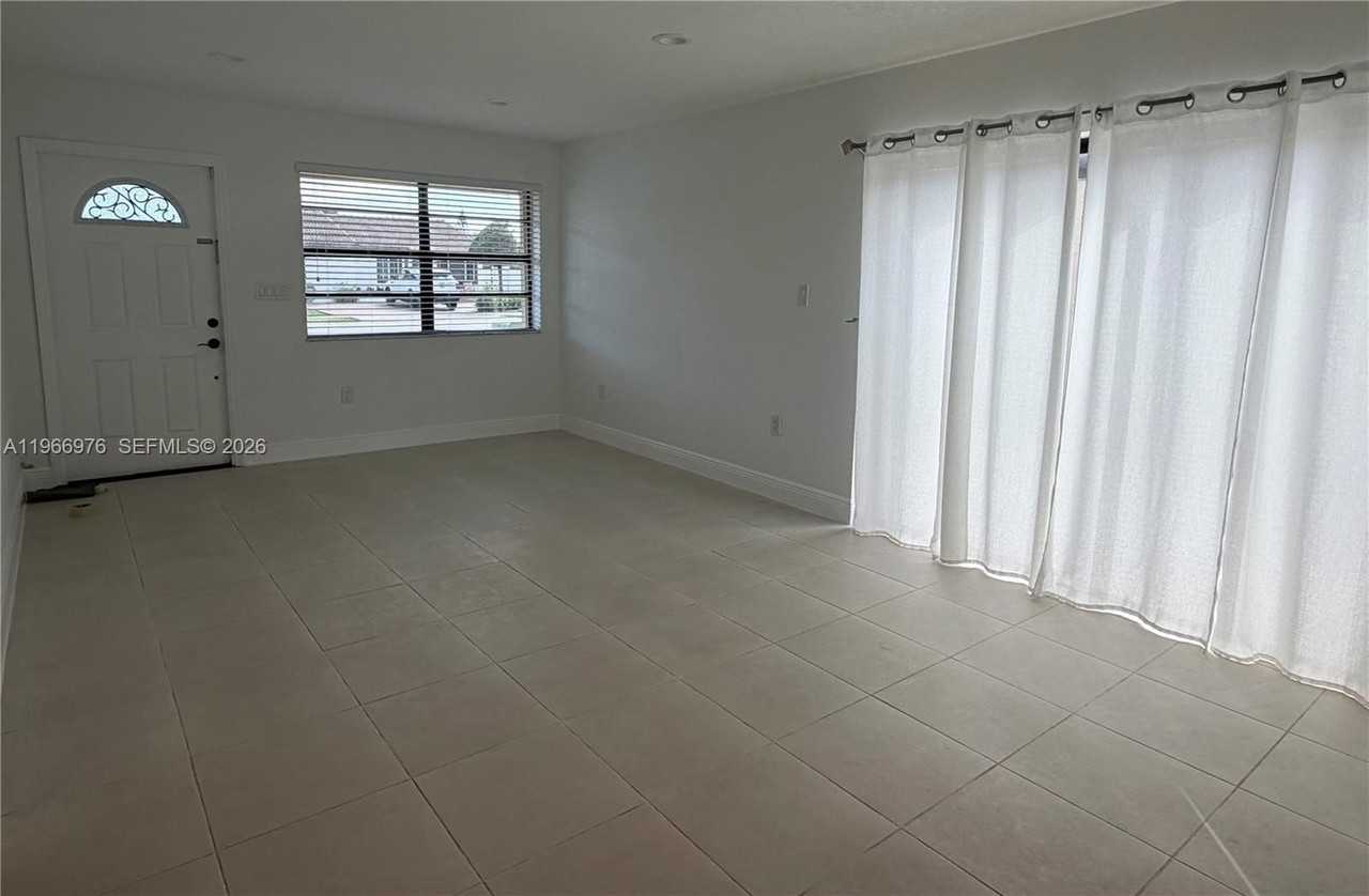 426 Nw 134th Ct - Photo 4 of 20