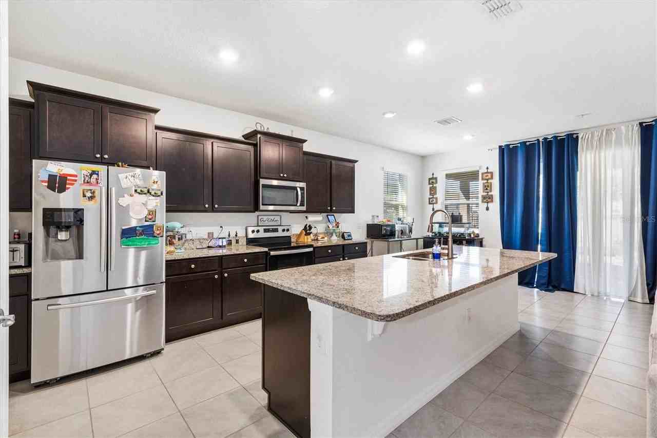 5470 Sunshine Dr - Photo 4 of 19