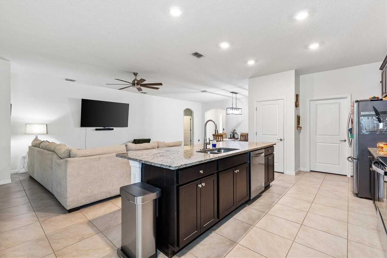 5470 Sunshine Dr - Photo 6 of 19