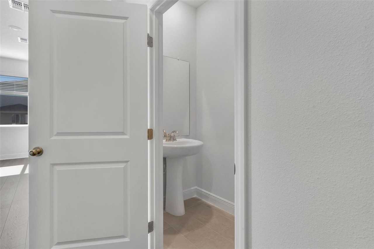 1852 Archer Dr - Photo 3 of 50