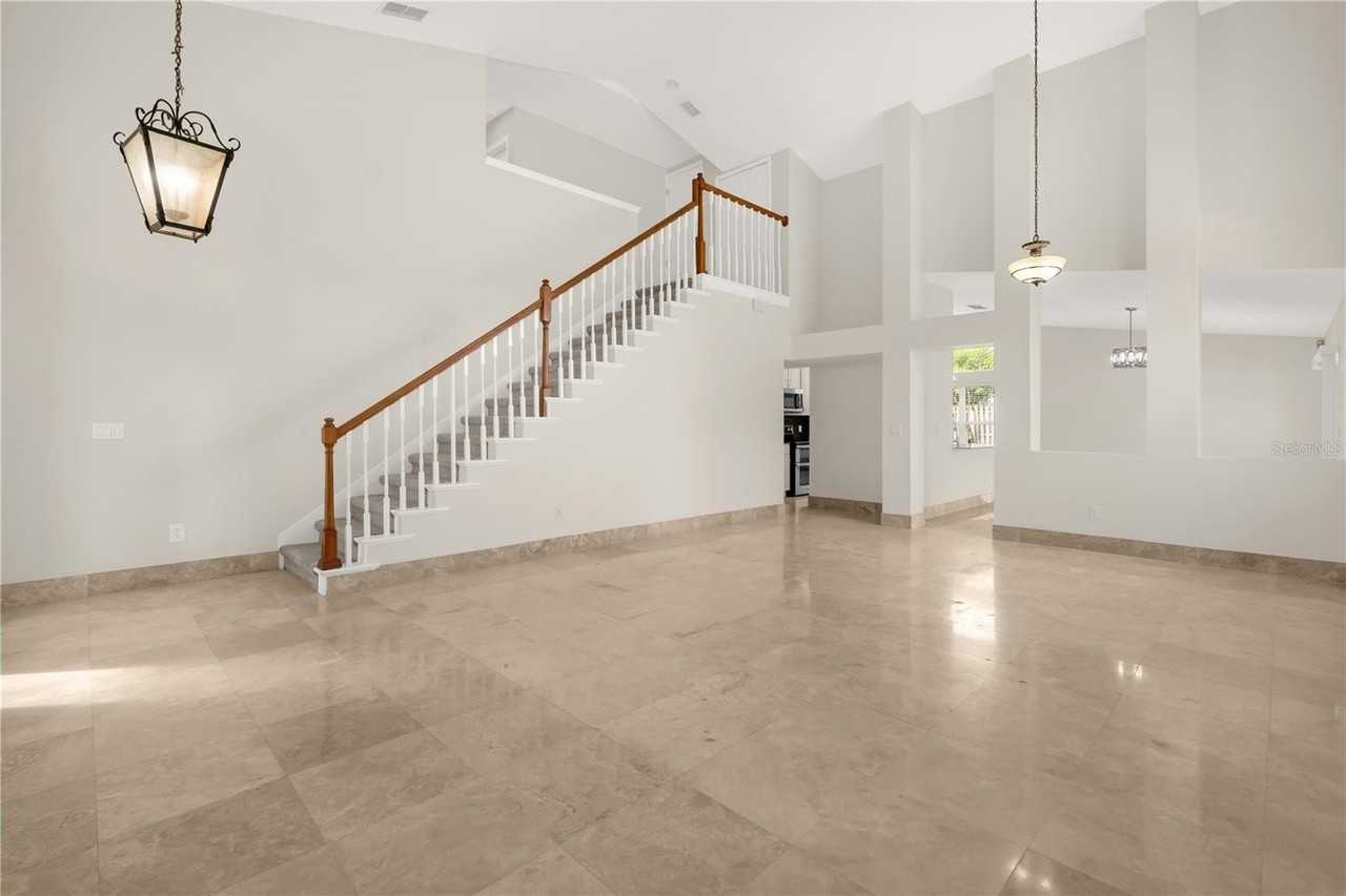 10218 Facet Ct - Photo 4 of 25