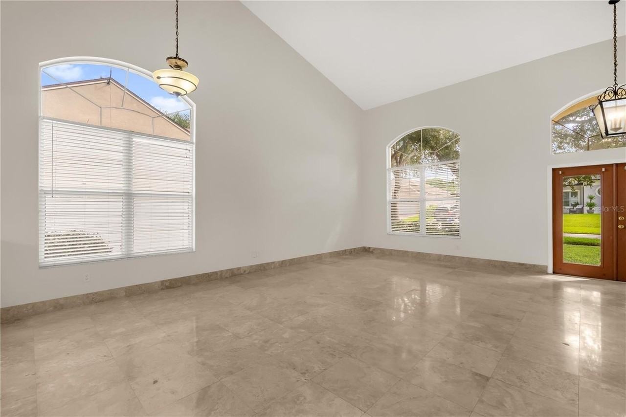 10218 Facet Ct - Photo 5 of 25