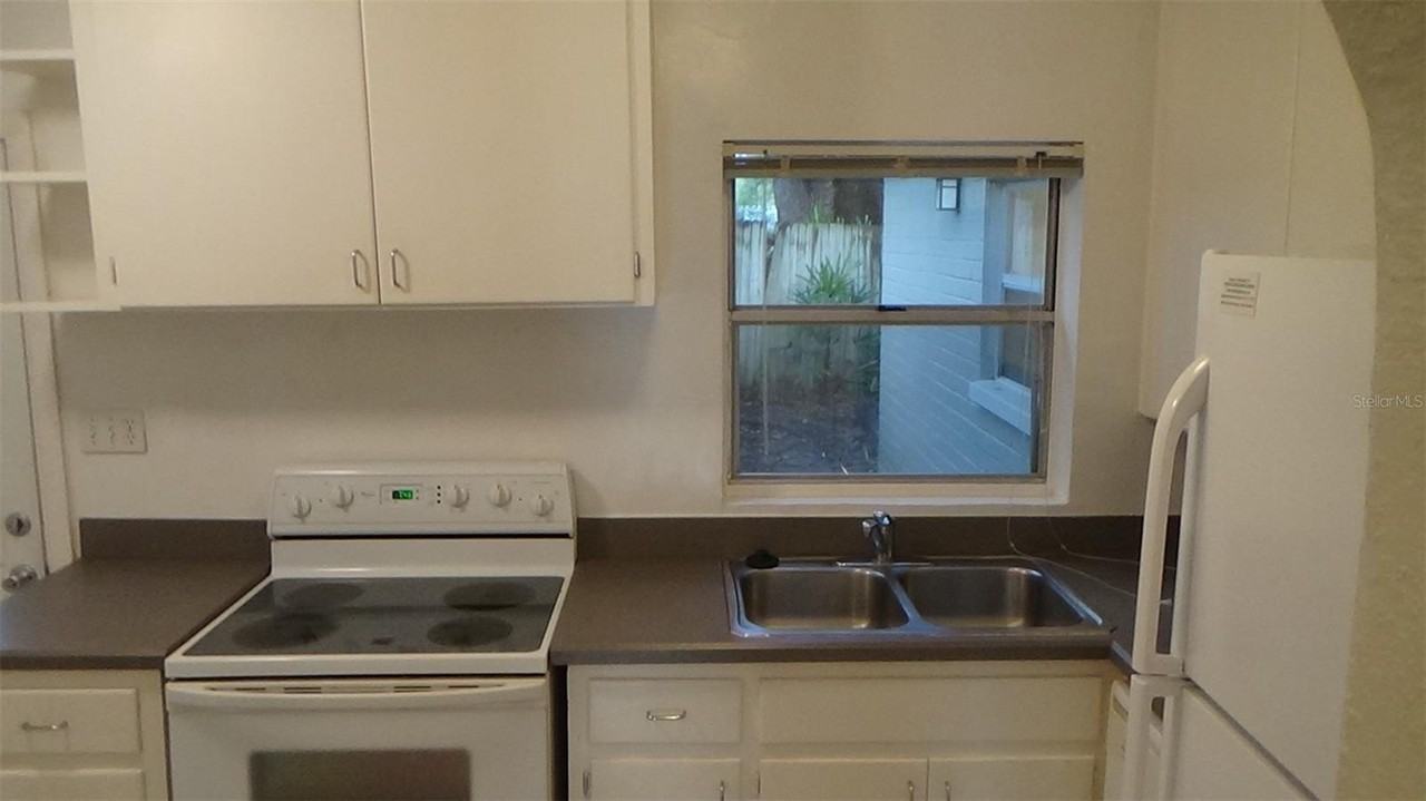 1921 Stanley St - Photo 6 of 18