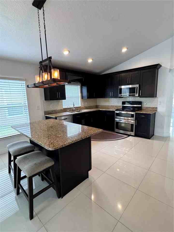 2823 Maguire Dr - Photo 7 of 40