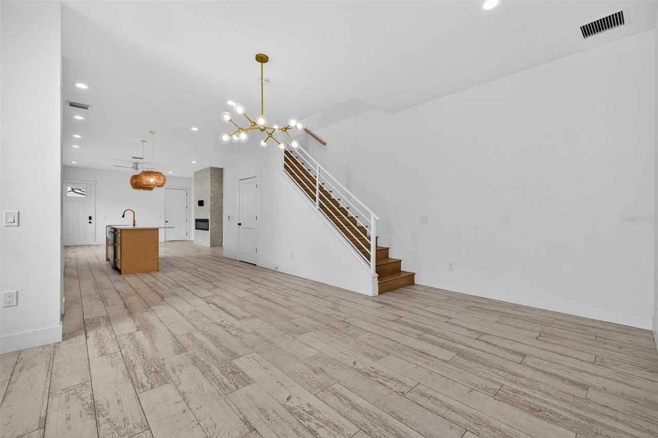 611 24th Ave N - Photo 5 of 42