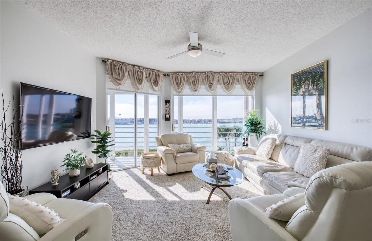 8040 Sailboat Key Blvd S #303 - Photo 6 of 39