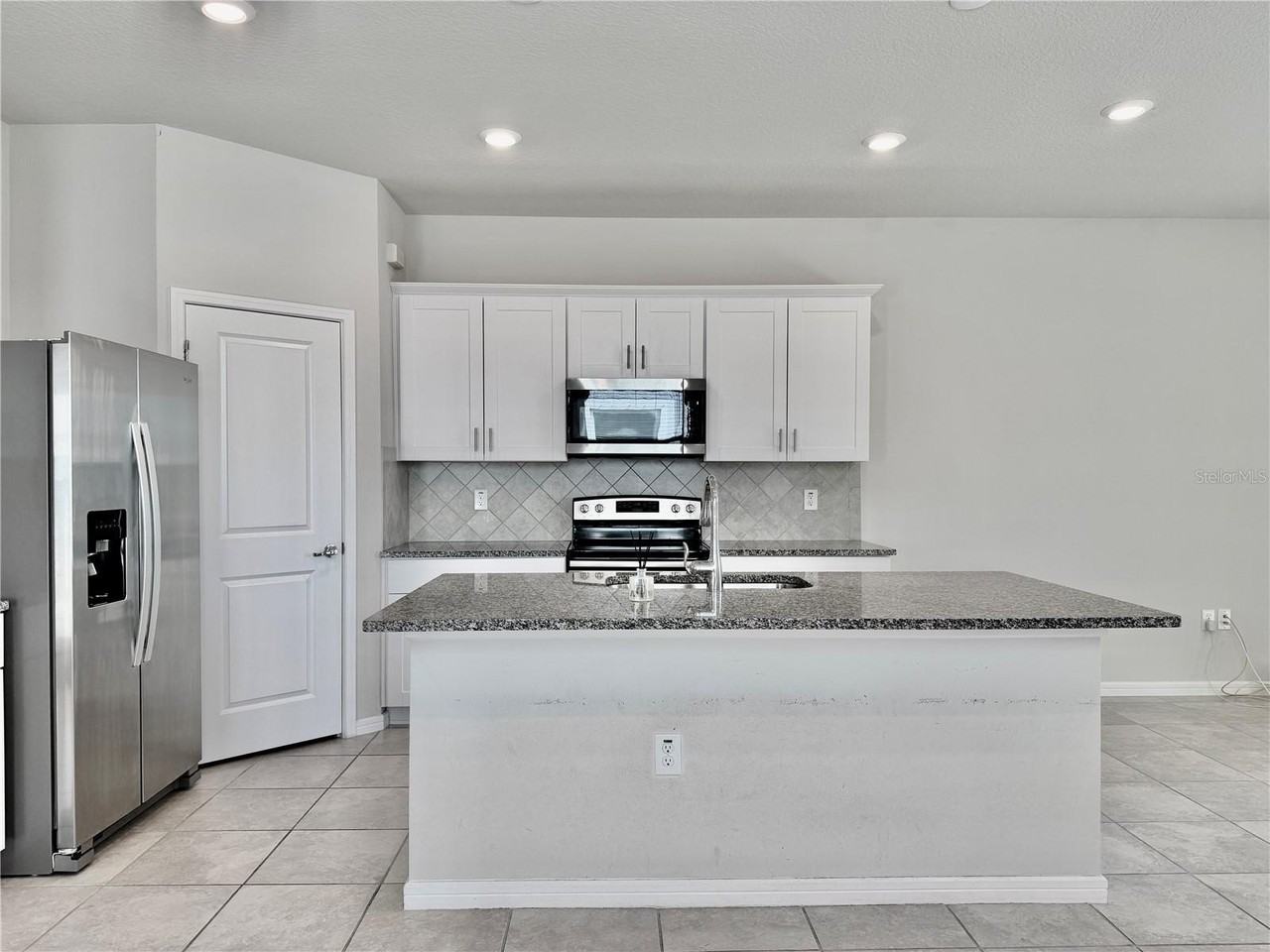 19672 Shady Oak Dr - Photo 4 of 23