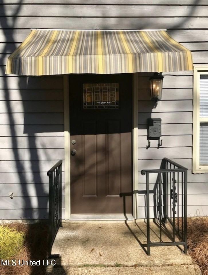 3309 N State St Apt D - Photo 2 of 17