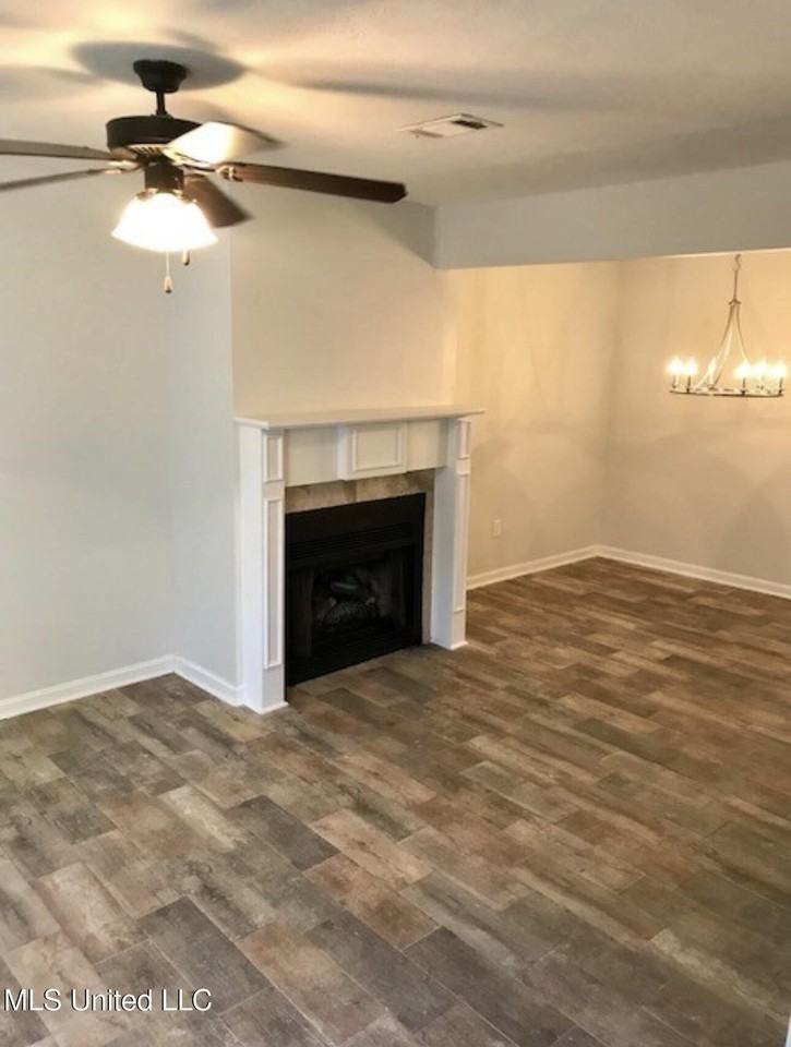 3309 N State St Apt D - Photo 3 of 17