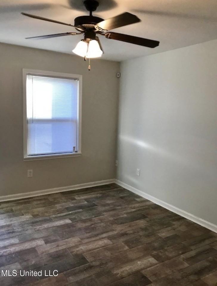 3309 N State St Apt D - Photo 5 of 17