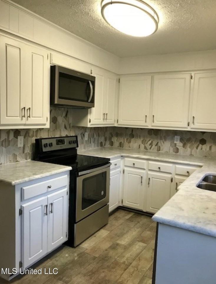 3309 N State St Apt D - Photo 7 of 17