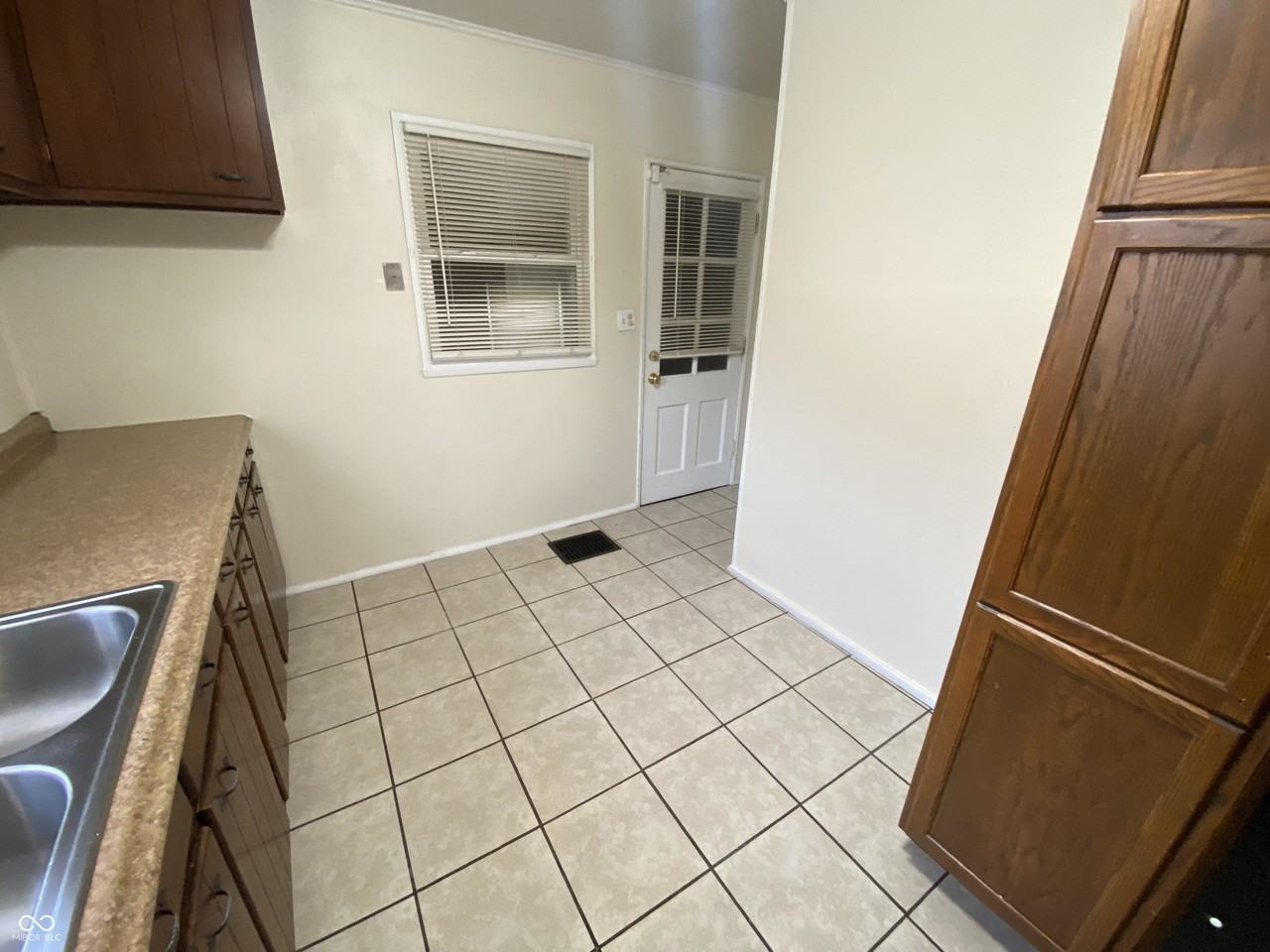 2011 Kessler Blvd North Dr - Photo 6 of 26