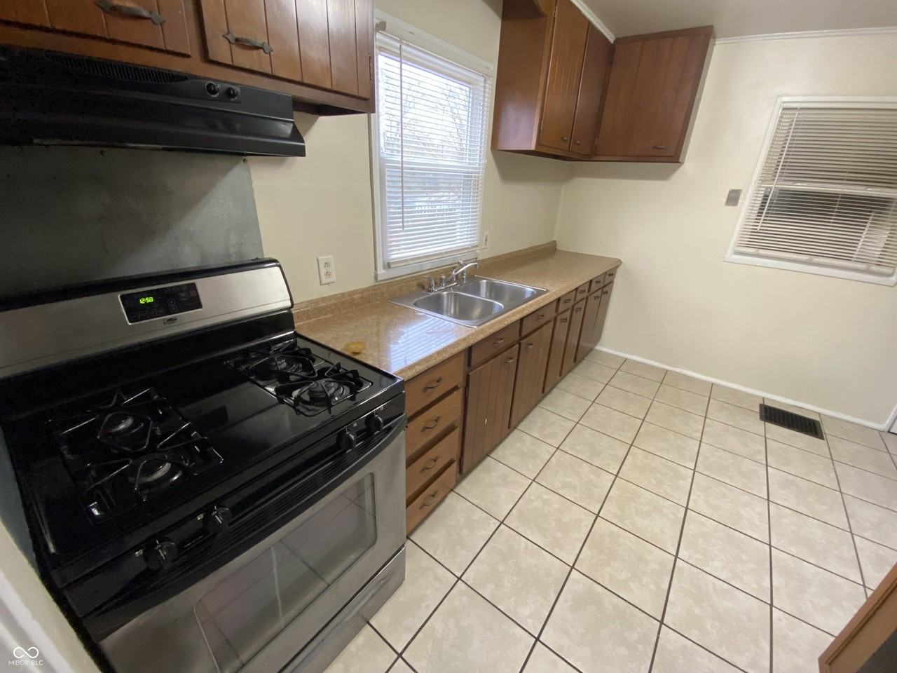 2011 Kessler Blvd North Dr - Photo 7 of 26