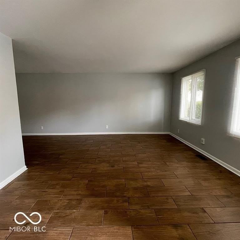 1155 Canterbury Sq S - Photo 5 of 27