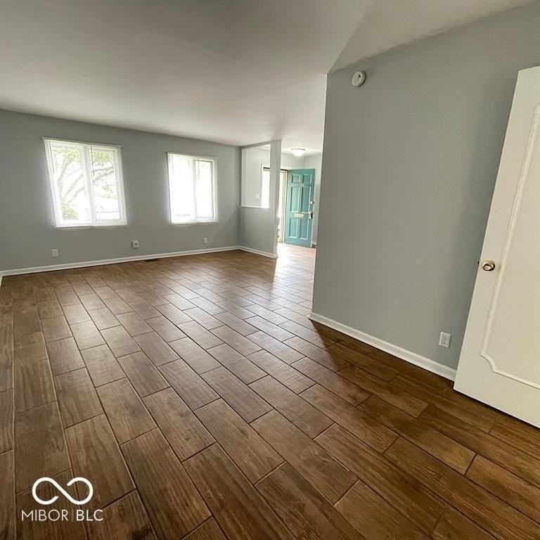 1155 Canterbury Sq S - Photo 7 of 27