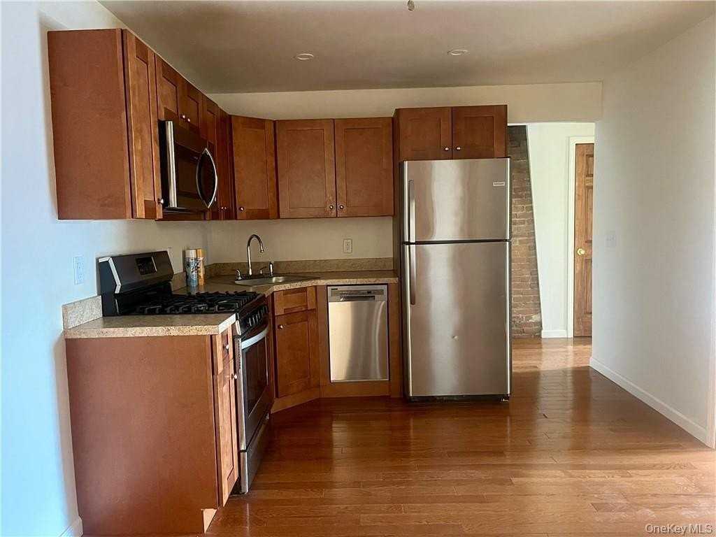 55 W Main St #5 - Photo 4 of 13