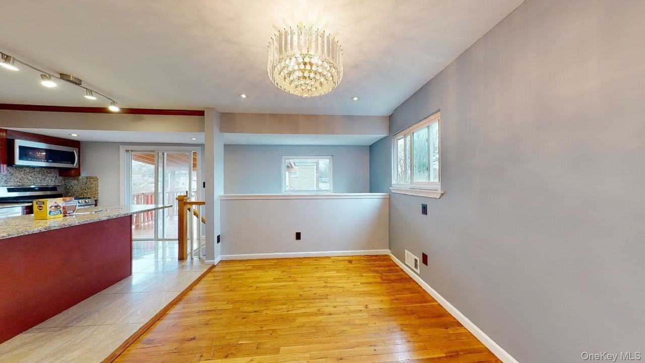 511 Freeman Ave - Photo 5 of 40