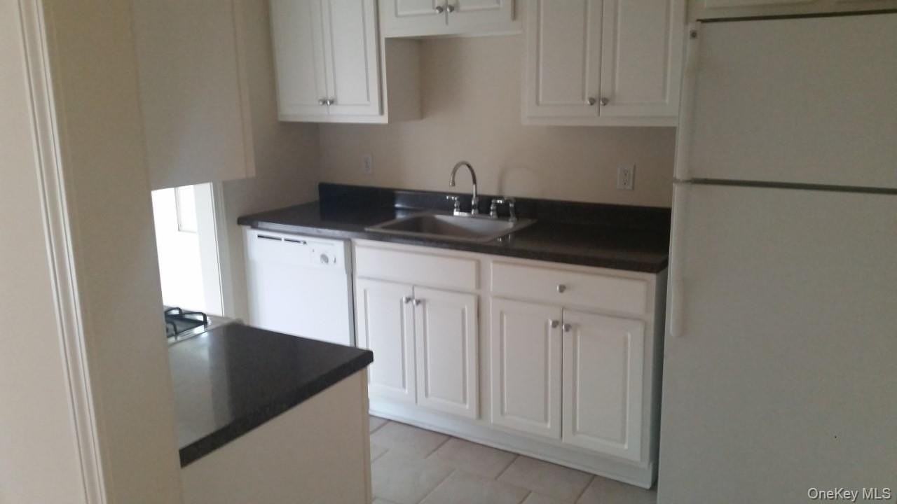 194 E Main St Apt 19 #19 - Photo 3 of 9