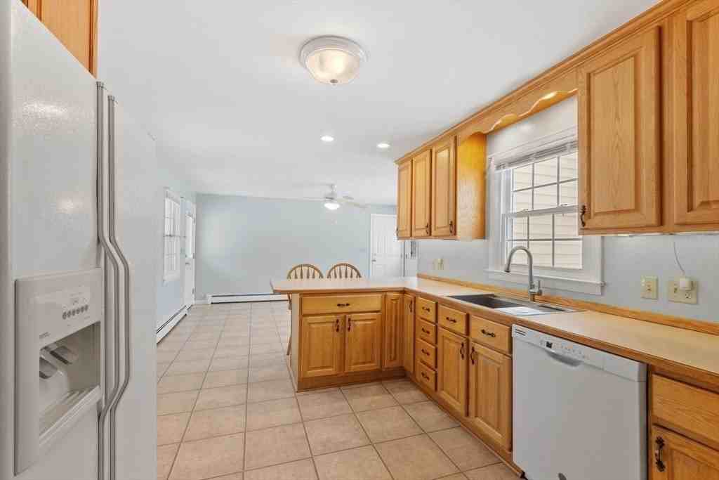 20 Lovell St - Photo 7 of 42