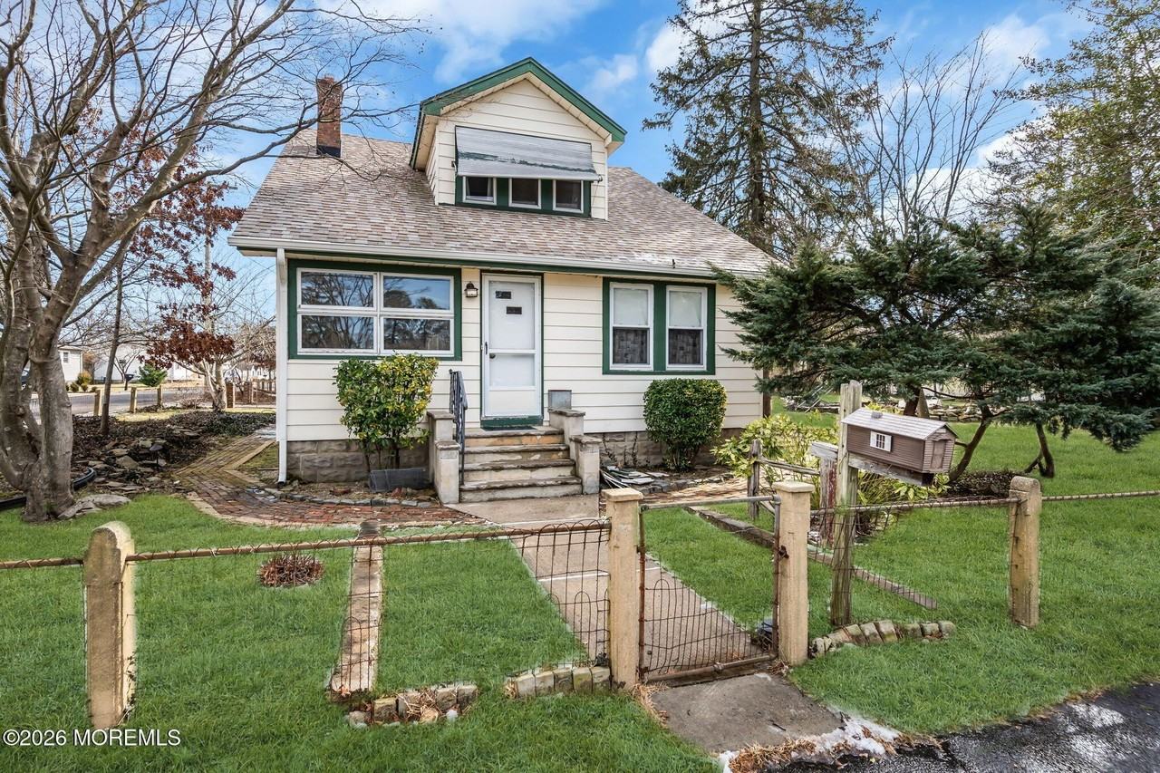 501 Cable Ave - Photo 2 of 42