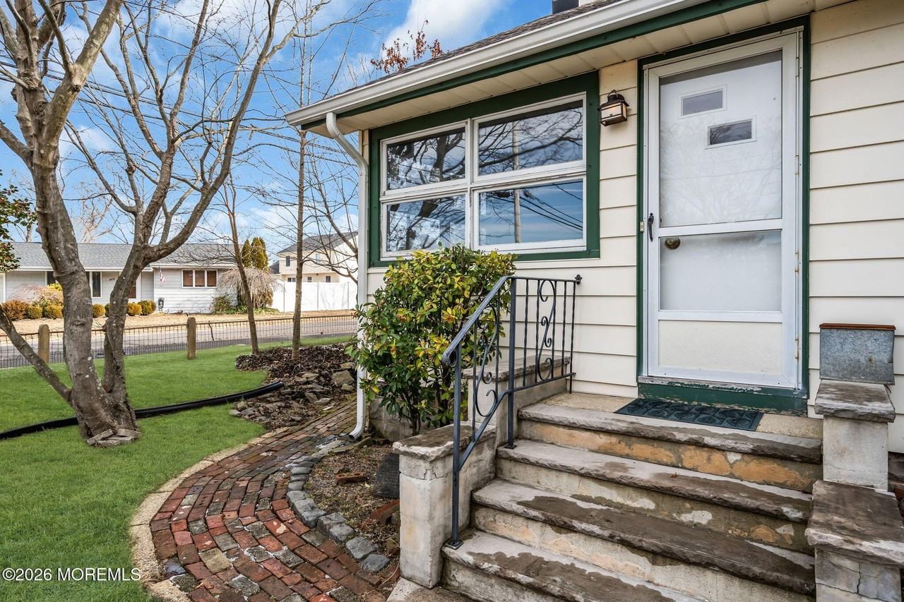 501 Cable Ave - Photo 3 of 42