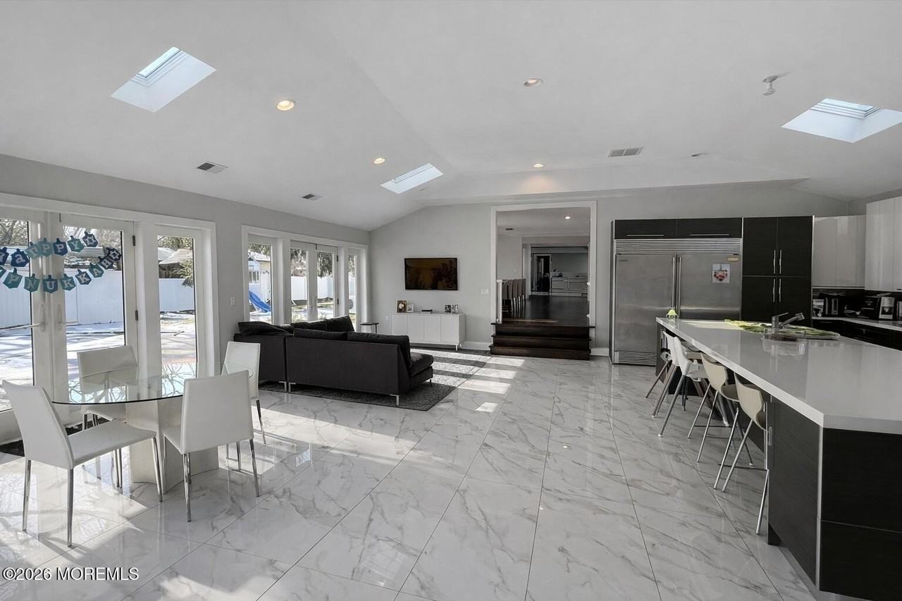 11 Woodland Dr - Photo 4 of 13