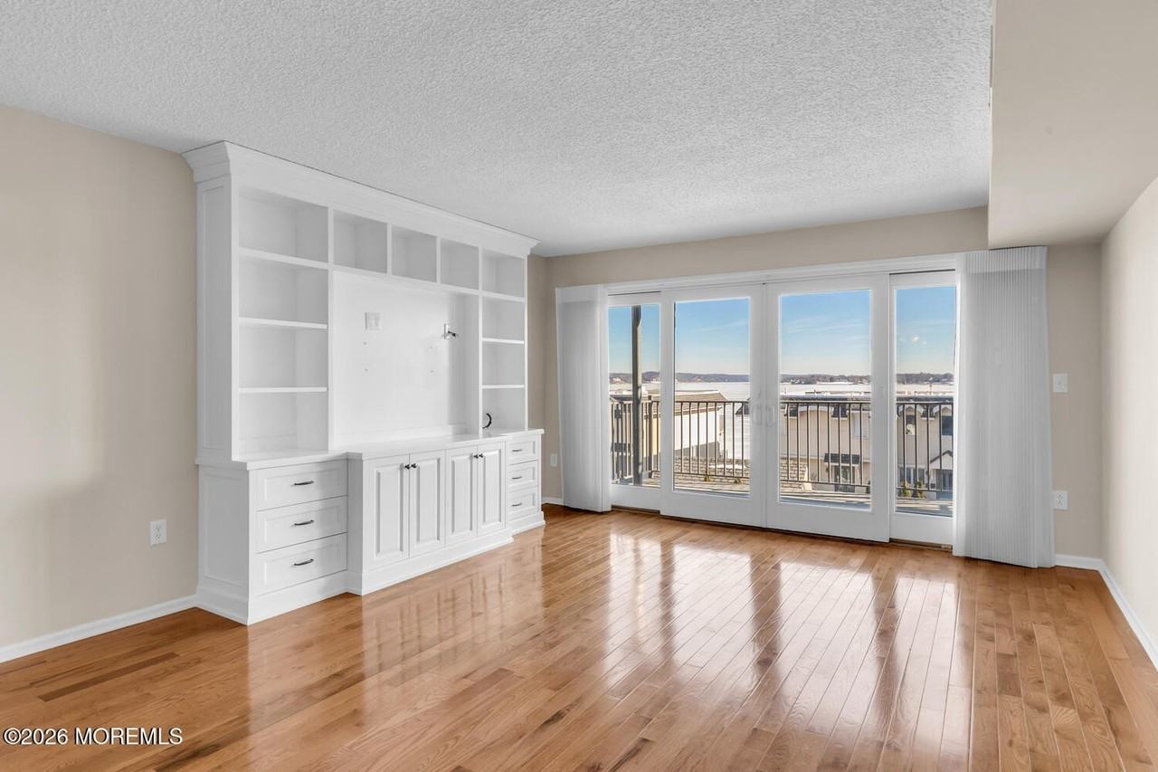 130 Bodman Pl Apt 5 #5 - Photo 4 of 32