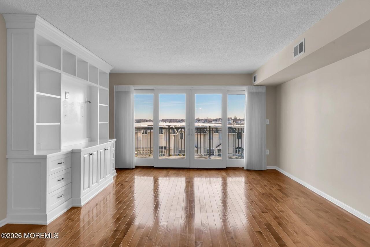 130 Bodman Pl Apt 5 #5 - Photo 6 of 32