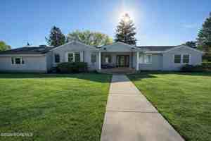 featured image of 11 Woodland Dr