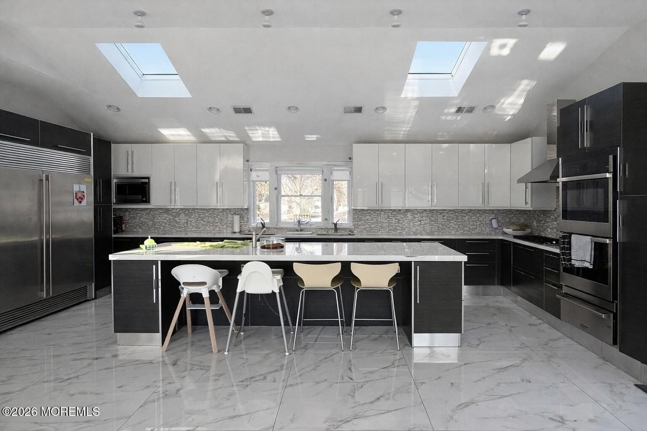 11 Woodland Dr - Photo 3 of 13