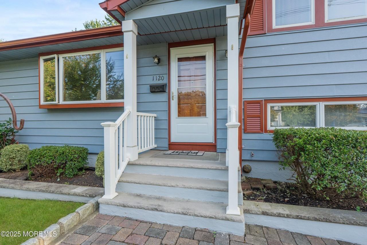 1120 Darlene Ave - Photo 4 of 37