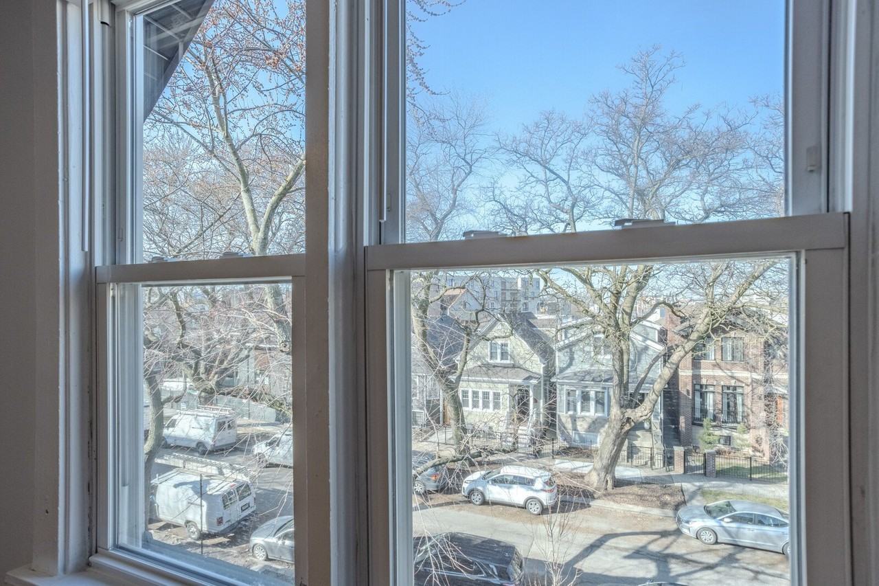 3139 N Oakley Ave Apt 3 #3 - Photo 4 of 19