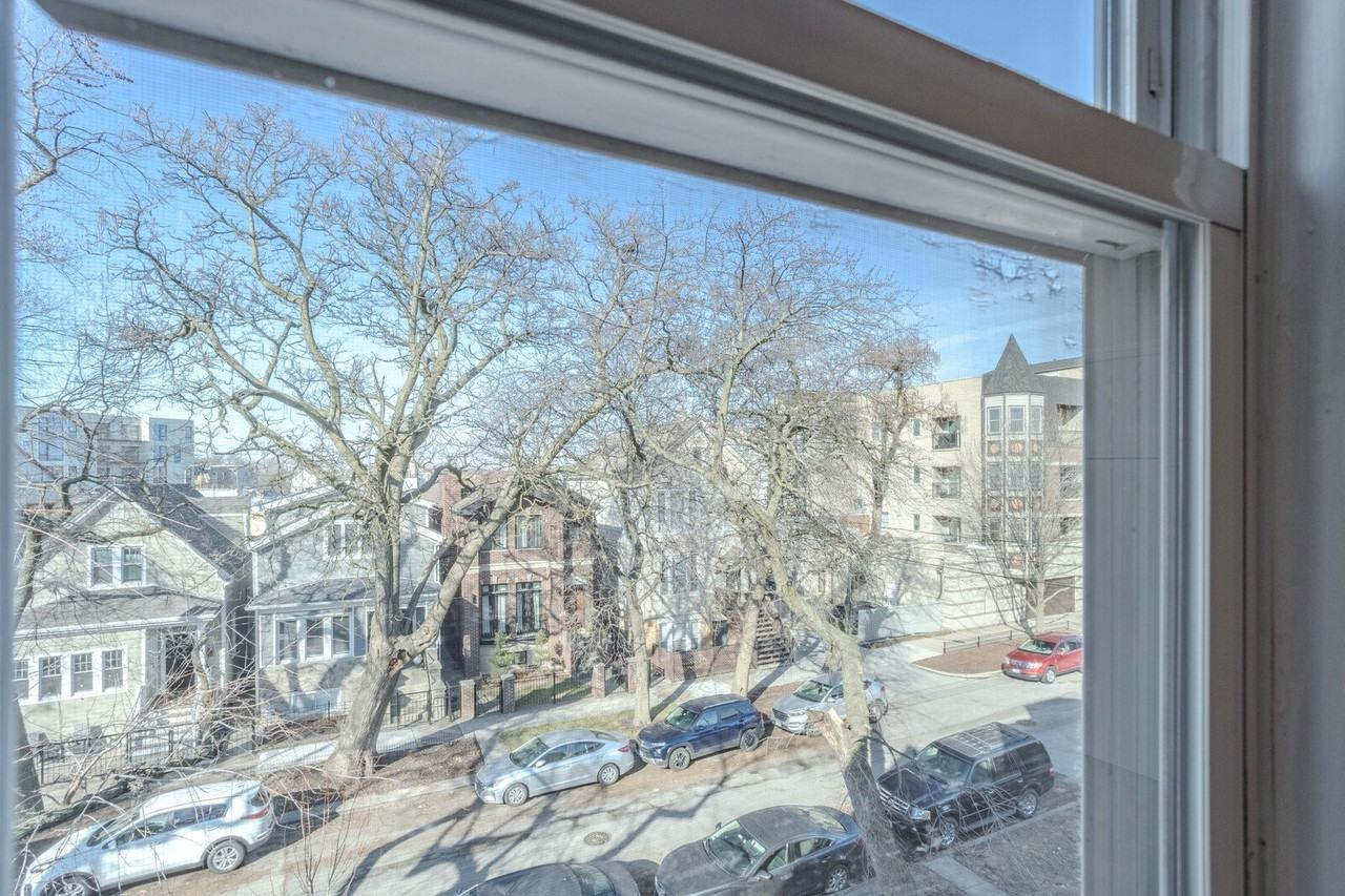 3139 N Oakley Ave Apt 3 #3 - Photo 5 of 19