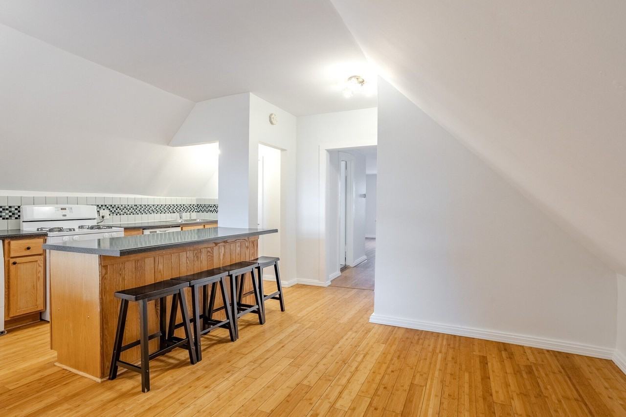 3139 N Oakley Ave Apt 3 #3 - Photo 7 of 19