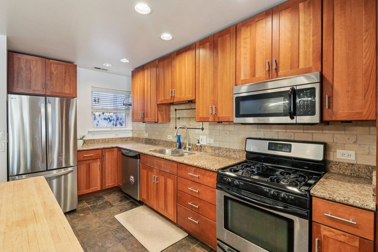 7622 N Greenview Ave Apt 2n #2N - Photo 6 of 23