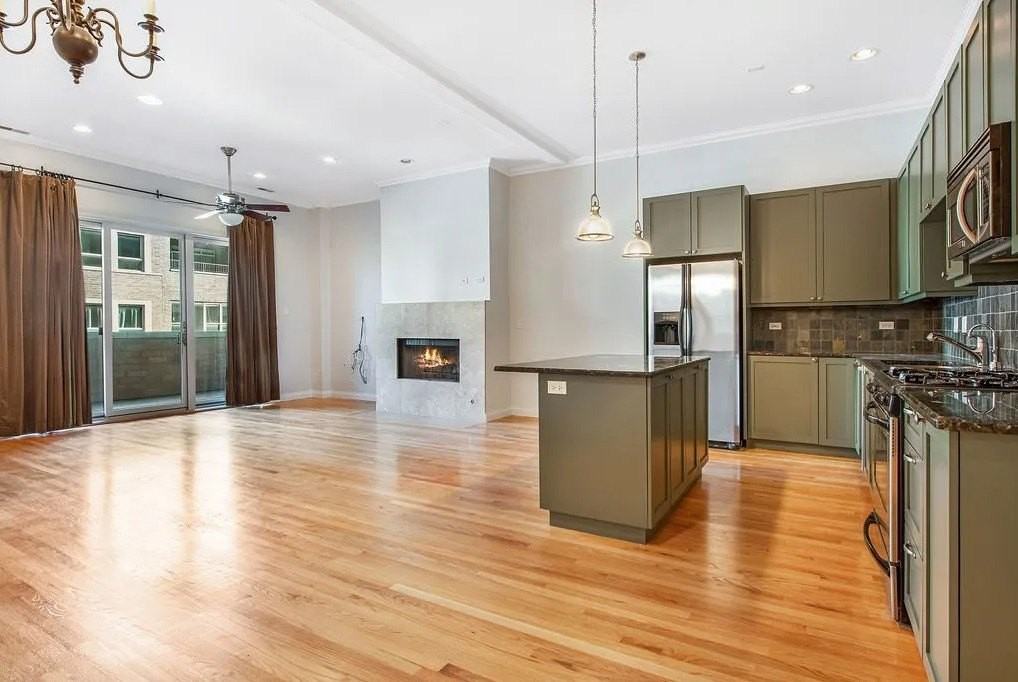 1555 N Wood St Unit 202 #202 - Photo 2 of 17